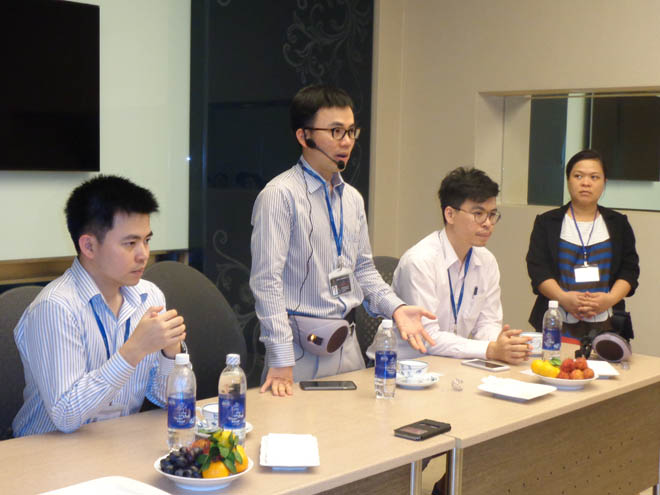 Ông Lý Huy Sáng, phó tổng giám đốc công ty Minh Long I giới thiệu các đổi mới của công ty.