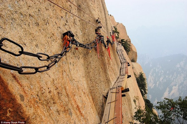 Cầu ở Núi Hoa, Trung Quốc.