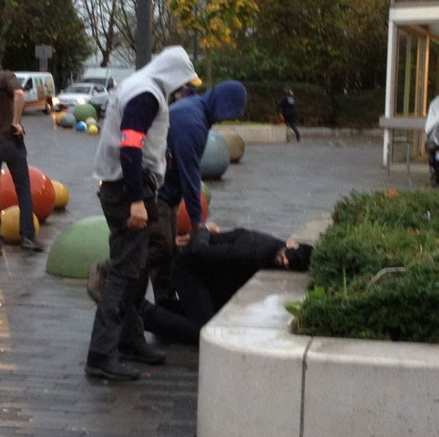 Nhà chức trách ở Bỉ đã bắt nhiều người ở khu vực Molenbeek, Brussels, qua một loạt cuộc truy đuổi.