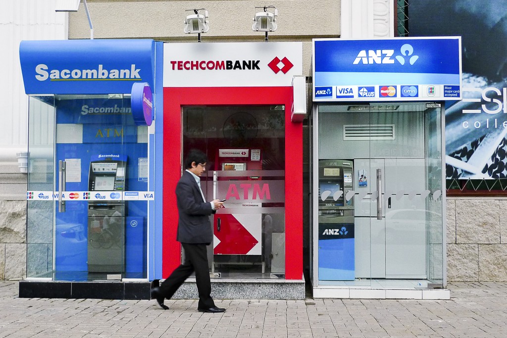 [143731]LQN20100603_BANK_ATM_001