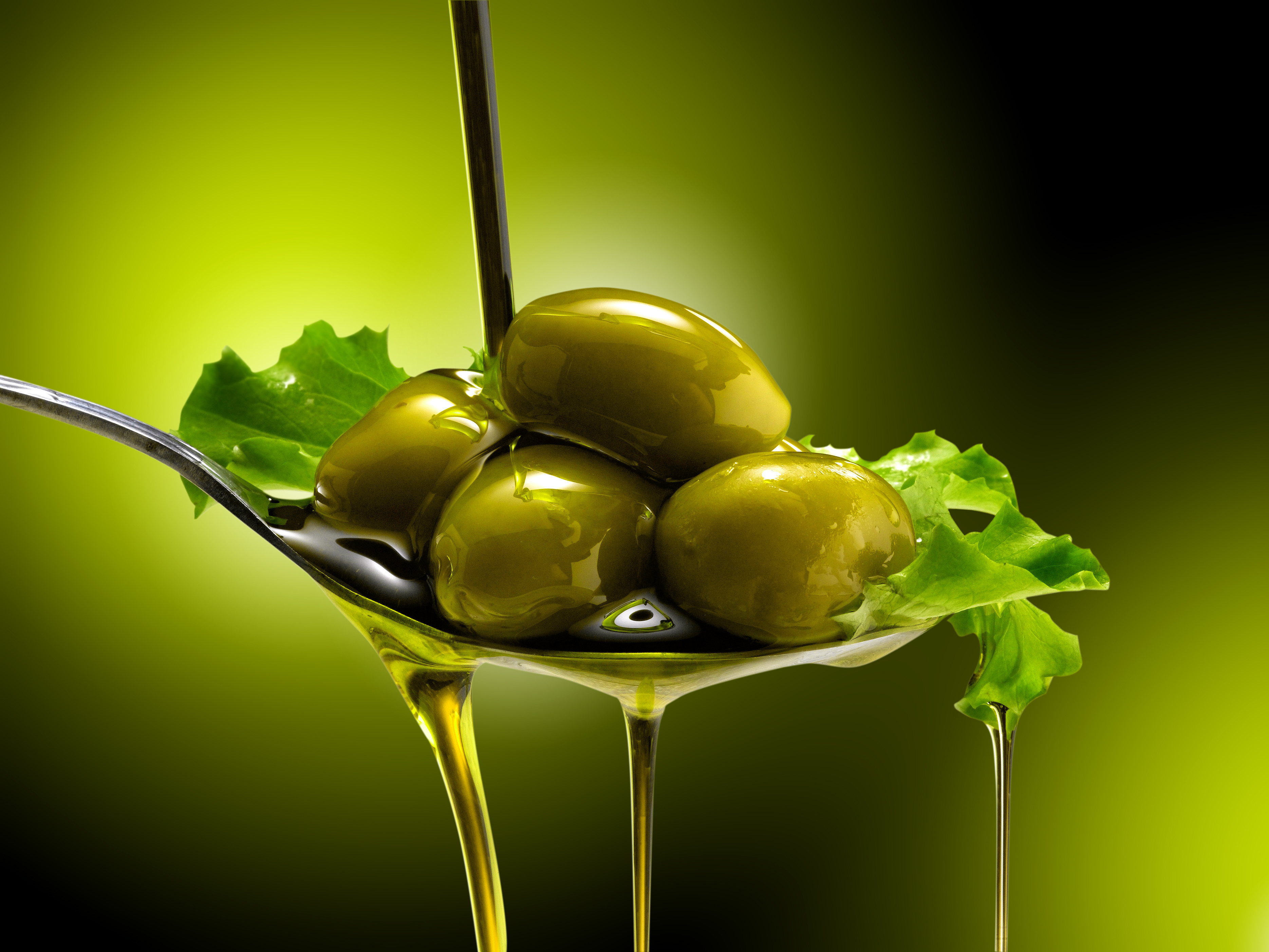 Chiên xào bằng dầu ăn nên dùng dầu olive tinh luyện hay loại pomace, hiệu quả chiên xào như loại virgin, nhưng rẻ hơn. Ảnh: TL 
