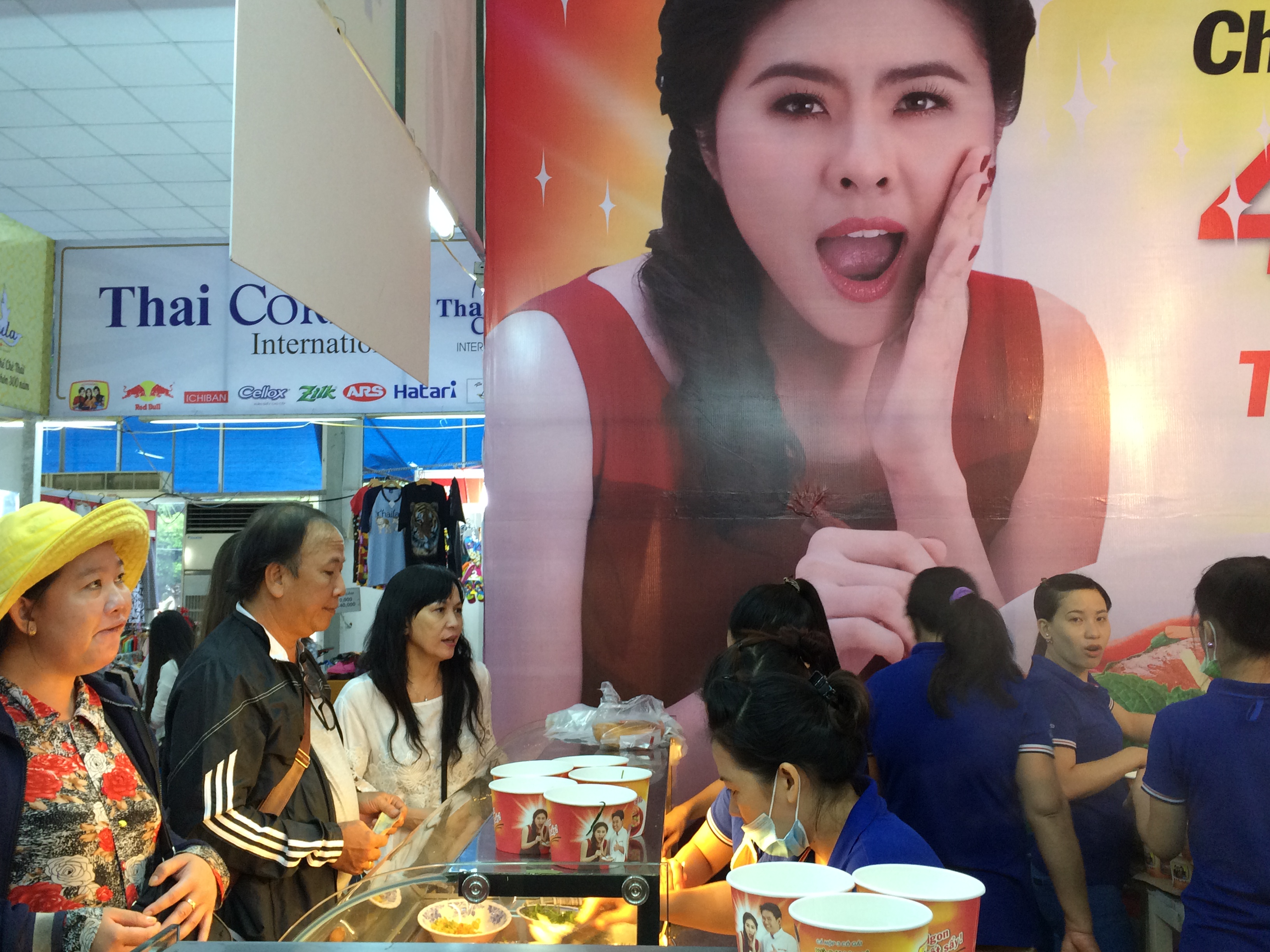Thức ăn nhanh của Thái tìm đủ mọi cách lấy lòng người tiêu dùng- ảnh HL