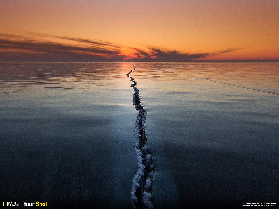 Hồ Baikal ở Đông nam Siberia là cái hồ sâu nhất và lâu đời nhất do Alexey Trofimov chụp.