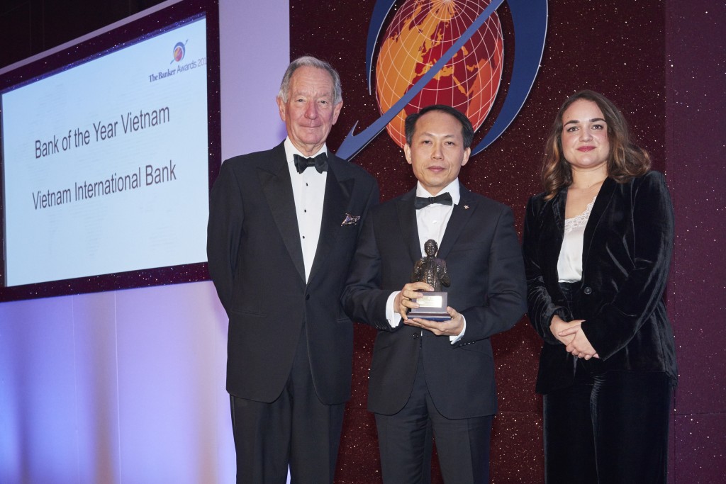 Lễ trao giải Bank of the Year 2015