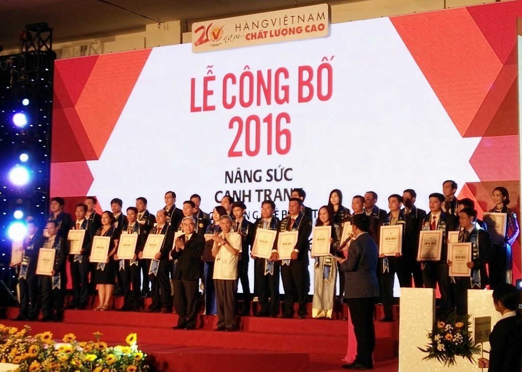 500 doanh nghiep dat danh hieu hang VNCLC nam 2016