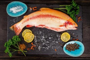 Cơ quan Thực phẩm và thuốc men (FDA) Hoa Kỳ khuyên các bà mẹ mang thai nên ăn 2 – 3 bữa cá/tuần để giảm nguy cơ tăng cân và béo phì cho trẻ, nhưng nghiên cứu mới nhất cho thấy mẹ ăn nhiều cá con lại có nguy cơ tăng cân và béo phì.