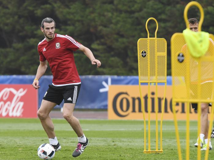 Gareth Bale của xứ Wales có hợp đồng với Adidas ước chừng 4,6 triệu USD hàng năm.