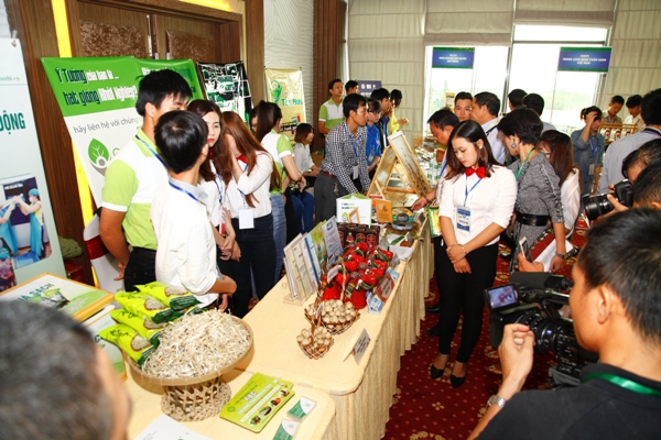 Sản phẩm khởi nghiệp từ nông nghiệp của các bạn trẻ đồng bằng tham gia triển lãm tại Mekong Connect rất được quan tâm.