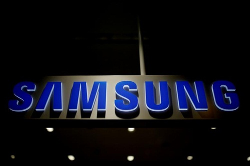 The logo of Samsung Electronics is seen at its headquarters in Seoul, South Korea, July 4, 2016.    REUTERS/Kim Hong-Ji/File Photo