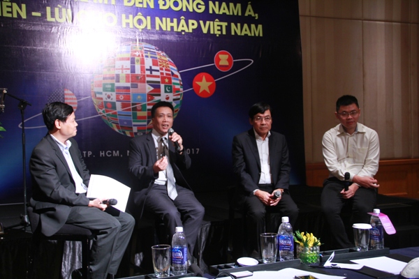1. Các diễn giả chia sẻ câu chuyện của Việt Nam sau TPP và các vấn đề khác của kinh tế Việt Nam
