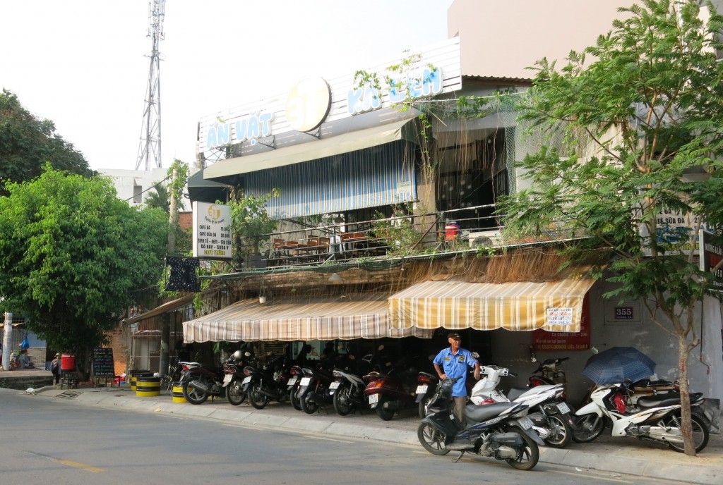 2. Quán cà-phê trên đường Hoàng Sa, Q.1, Sài Gòn chia sẻ việc sử dụng nhà vệ sinh miễn phí - 2