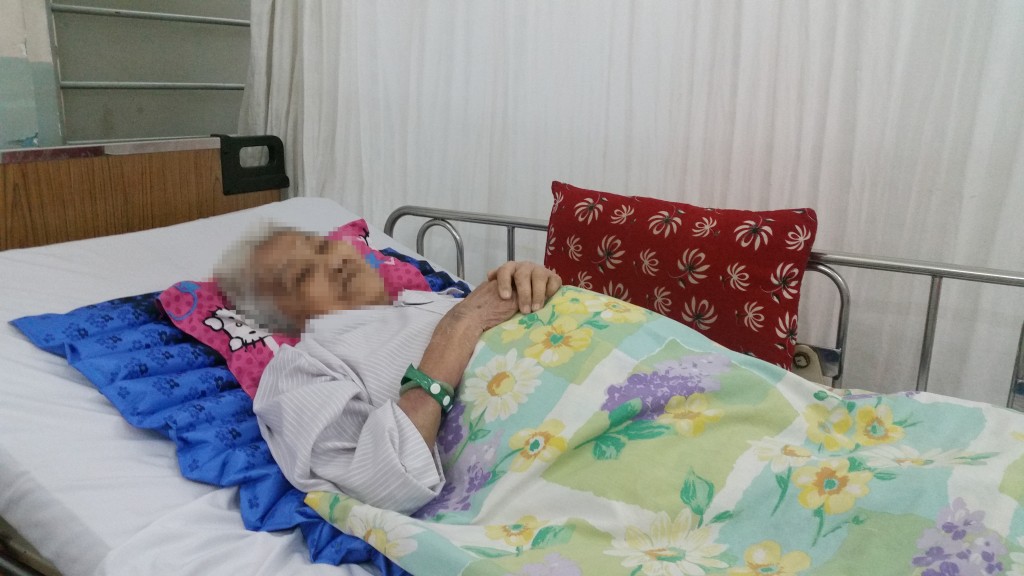 Ngày 22/2/2017 thông tin từ bệnh viện Bình Dân cho biết đã cứu sống cụ bà V.T.C, 90 tuổi, ngụ tại quận 10, TP.HCM, nhập viện trong tình trạng lơ mơ, tụt huyết áp, trụy mạch do sốc mất máu cấp vì vỡ túi phình động mạch chủ bụng.