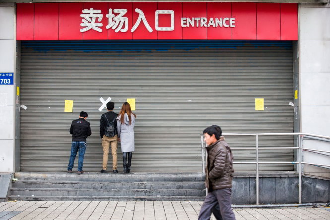 A Lotte Mart is seen closed in Hangzhou, Zhejiang province, China, March 5, 2017. Picture taken March 5, 2017. REUTERS/Stringer ATTENTION EDITORS - THIS IMAGE WAS PROVIDED BY A THIRD PARTY. EDITORIAL USE ONLY. CHINA OUT. NO COMMERCIAL OR EDITORIAL SALES IN CHINA.