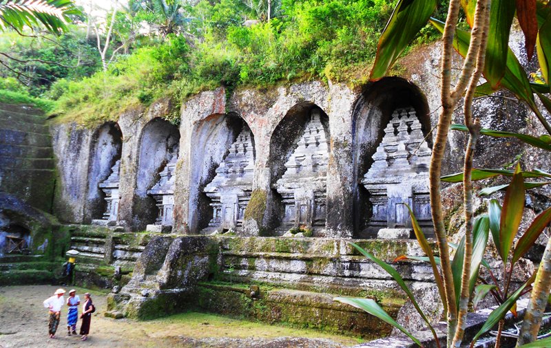 4b. Gunung Kawi ngàn năm tuổi vẫn sắc xảo rờ rỡ.