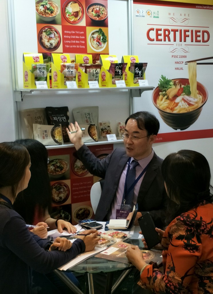 nhiều doanh nghiệp Hàn Quốc đã in sẵn nội dung sản phẩm bằng tiếng Việt để "nịnh" khách hàng Việt