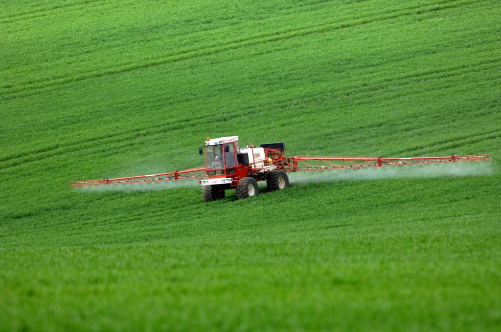 ACAEPC Crop spraying crops spray farm farming tractor, Britain UK