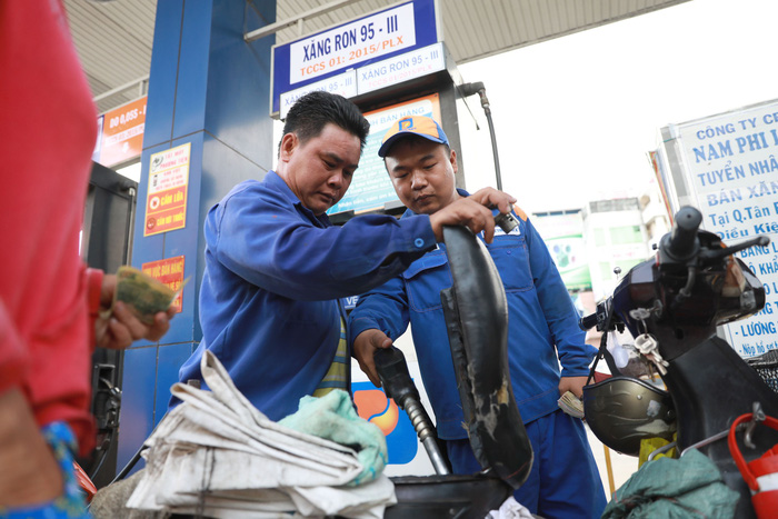 Cửa hàng xăng dầu 270 (nhượng quyền thương mại của Petrolimex Sài Gòn) tại số 270B, đường Lý Thường Kiệt , P.6, Q.Tân Bình, TP.HCM chỉ bán duy nhất một lọa xăng A95, không có bán xăng E5 - Ảnh: HỮU KHOA