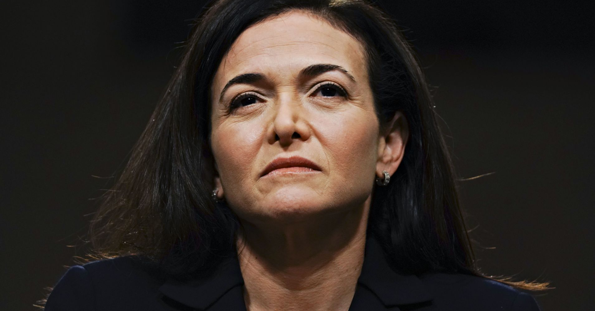 Sheryl Sandberg, Giám đốc vận hành công ty Facebook, lắng nghe trong buổi điều trần trước Ủy ban tình báo Thượng viện Mỹ tại Washington, D.C., hôm 5/9, 2018. Ảnh: TL