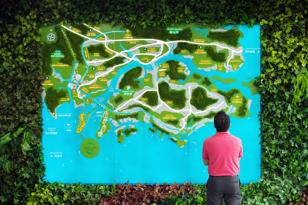 Một bản đồ trong một phòng giới thiệu sản phẩm ở Malaysia và Singapore tại Forest City của công ty Country Garden ở Johor, Malaysia vào năm 2017. Ảnh: TL