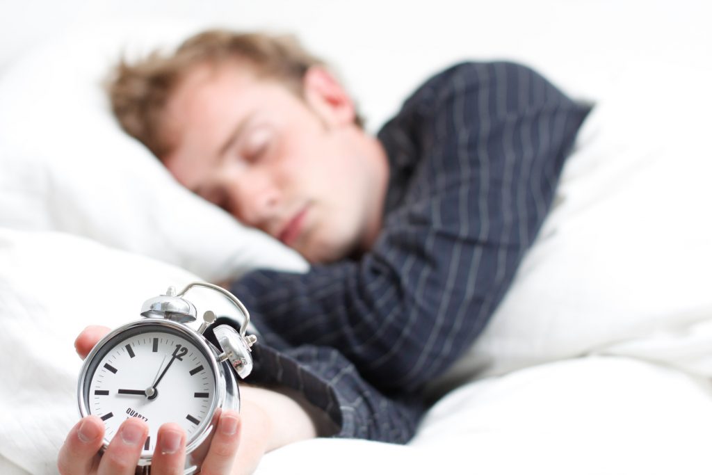 Mỗi người lớn vẫn được khuyên ngủ 6 – 8 giờ/ngày, nhưng một nghiên cứu toàn cầu cho thấy những người ngủ nhiều số giờ này cũng có nhiều nguy cơ mắc bệnh tim mạch và tử vong sớm.